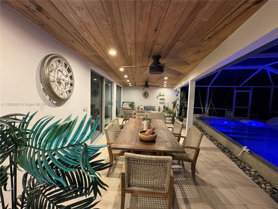 Active With Contract: $1,200,000 (3 beds, 3 baths, 1808 Square Feet)