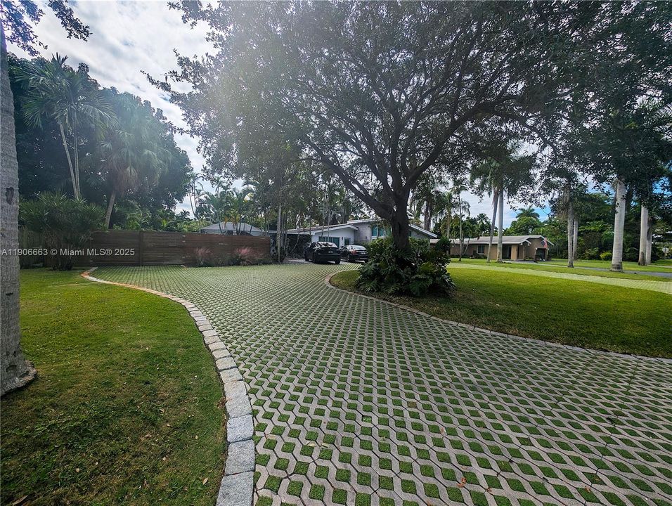 Active With Contract: $1,200,000 (3 beds, 3 baths, 1808 Square Feet)