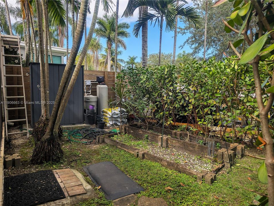 Active With Contract: $1,200,000 (3 beds, 3 baths, 1808 Square Feet)