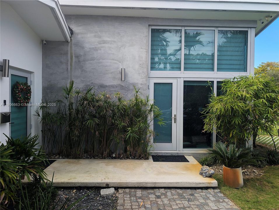 Active With Contract: $1,200,000 (3 beds, 3 baths, 1808 Square Feet)