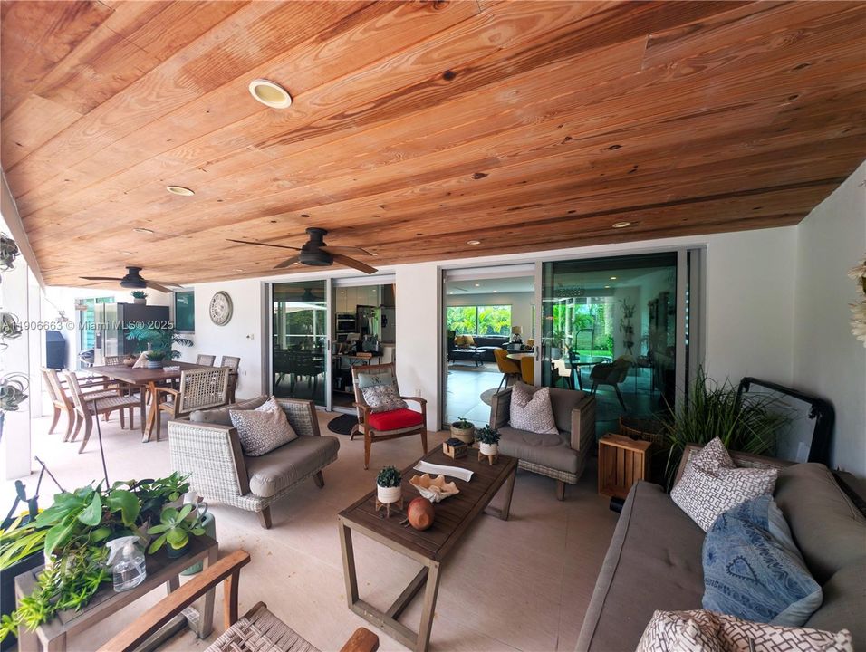 Active With Contract: $1,200,000 (3 beds, 3 baths, 1808 Square Feet)