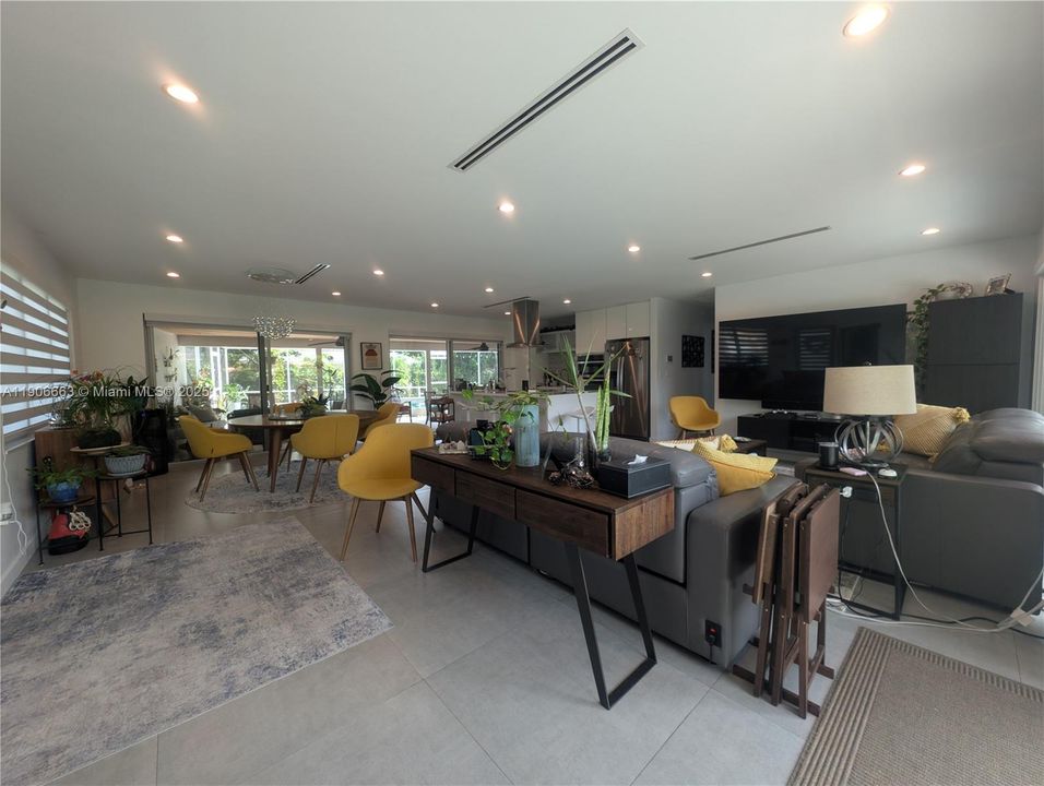 Active With Contract: $1,200,000 (3 beds, 3 baths, 1808 Square Feet)
