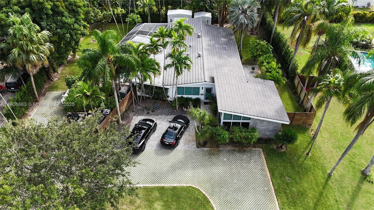 Active With Contract: $1,200,000 (3 beds, 3 baths, 1808 Square Feet)