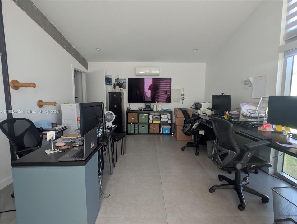 Active With Contract: $1,200,000 (3 beds, 3 baths, 1808 Square Feet)