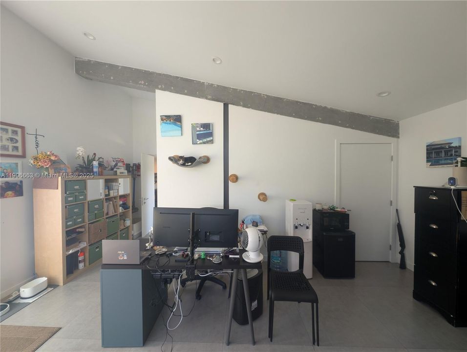 Active With Contract: $1,200,000 (3 beds, 3 baths, 1808 Square Feet)