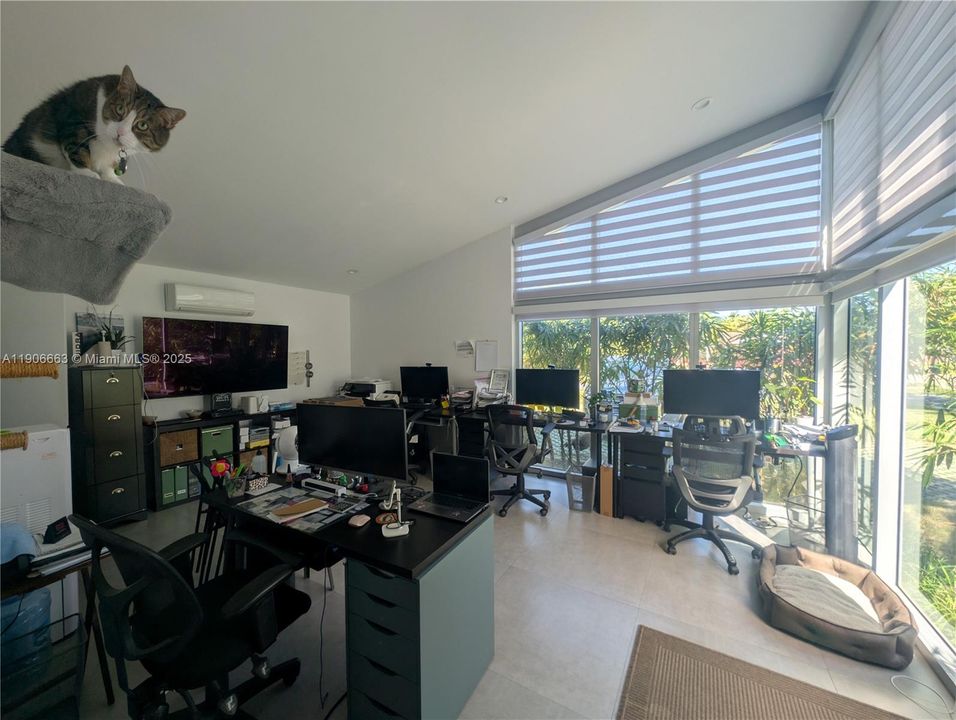 Active With Contract: $1,200,000 (3 beds, 3 baths, 1808 Square Feet)