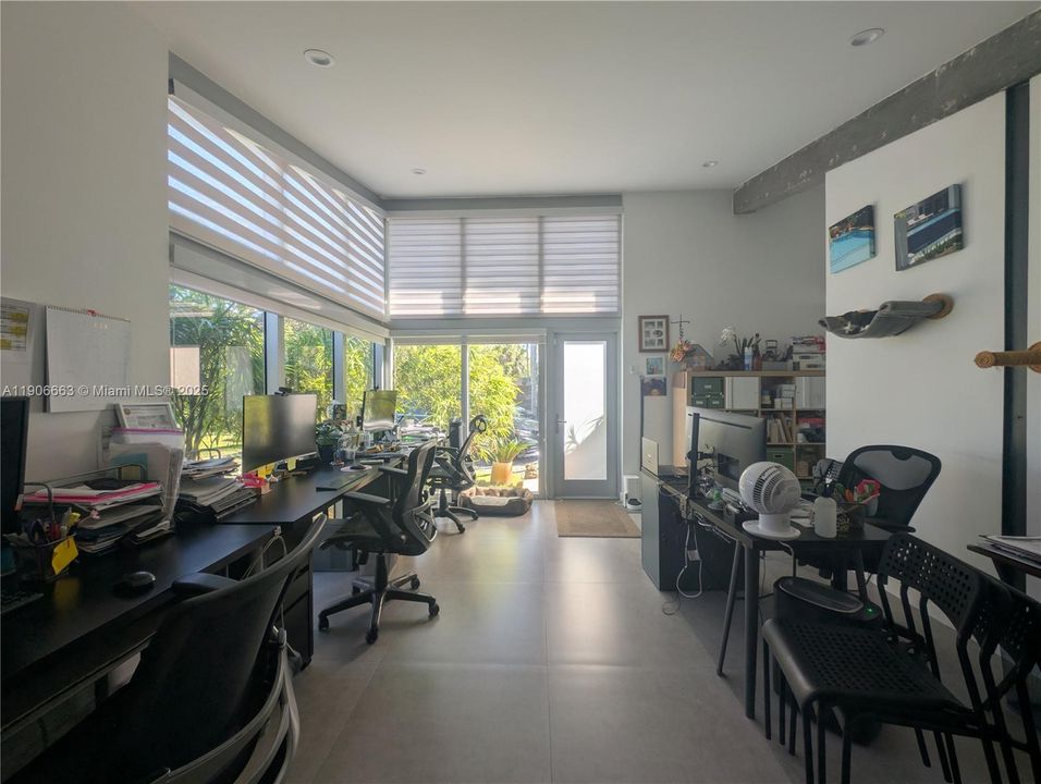 Active With Contract: $1,200,000 (3 beds, 3 baths, 1808 Square Feet)