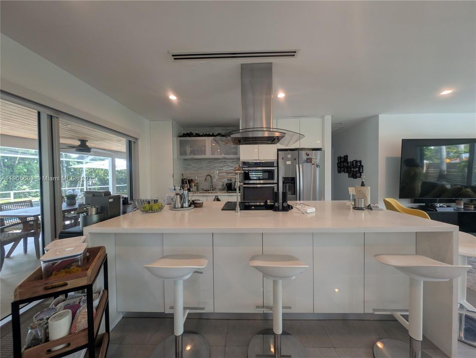 Active With Contract: $1,200,000 (3 beds, 3 baths, 1808 Square Feet)