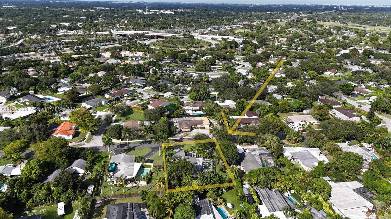 Active With Contract: $1,200,000 (3 beds, 3 baths, 1808 Square Feet)