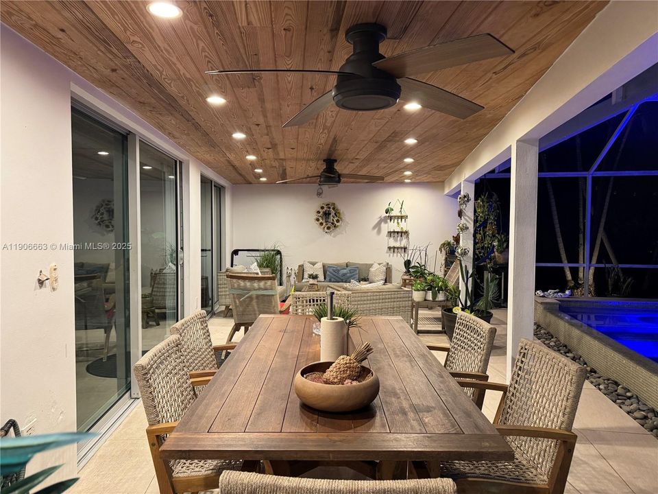 Active With Contract: $1,200,000 (3 beds, 3 baths, 1808 Square Feet)