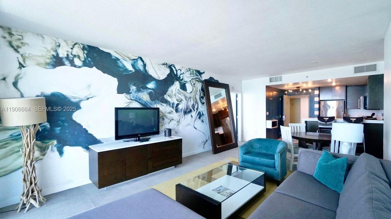 For Sale: $900,000 (2 beds, 2 baths, 1201 Square Feet)