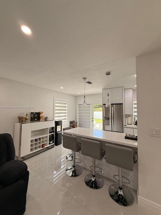 最近租的: $2,950 (3 贝兹, 1 浴室, 1000 平方英尺)