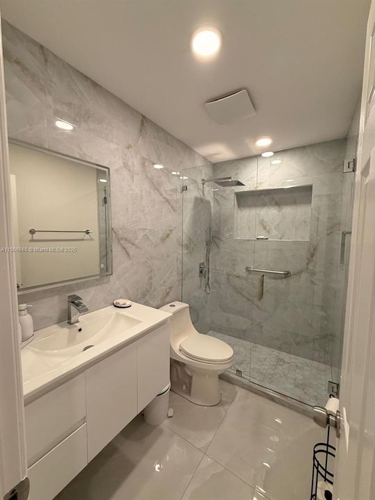 最近租的: $2,950 (3 贝兹, 1 浴室, 1000 平方英尺)