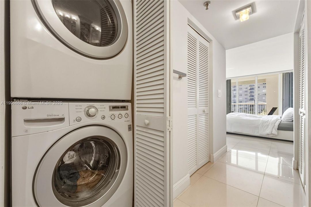 For Rent: $3,500 (1 beds, 1 baths, 962 Square Feet)