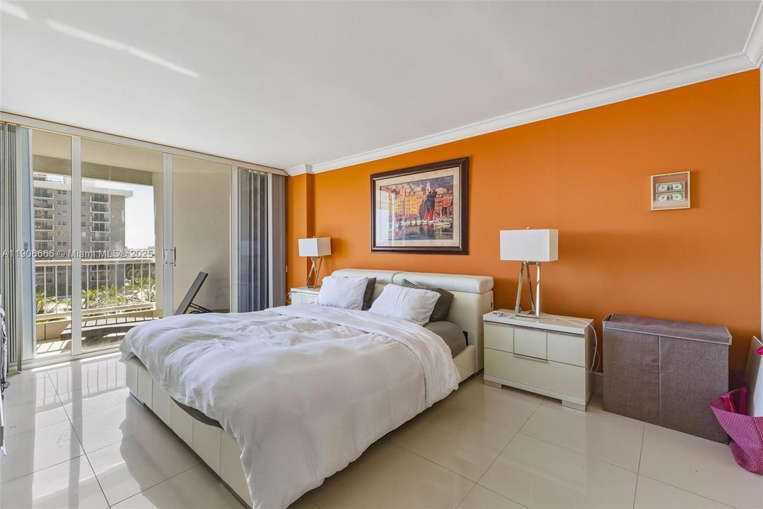 For Rent: $3,500 (1 beds, 1 baths, 962 Square Feet)