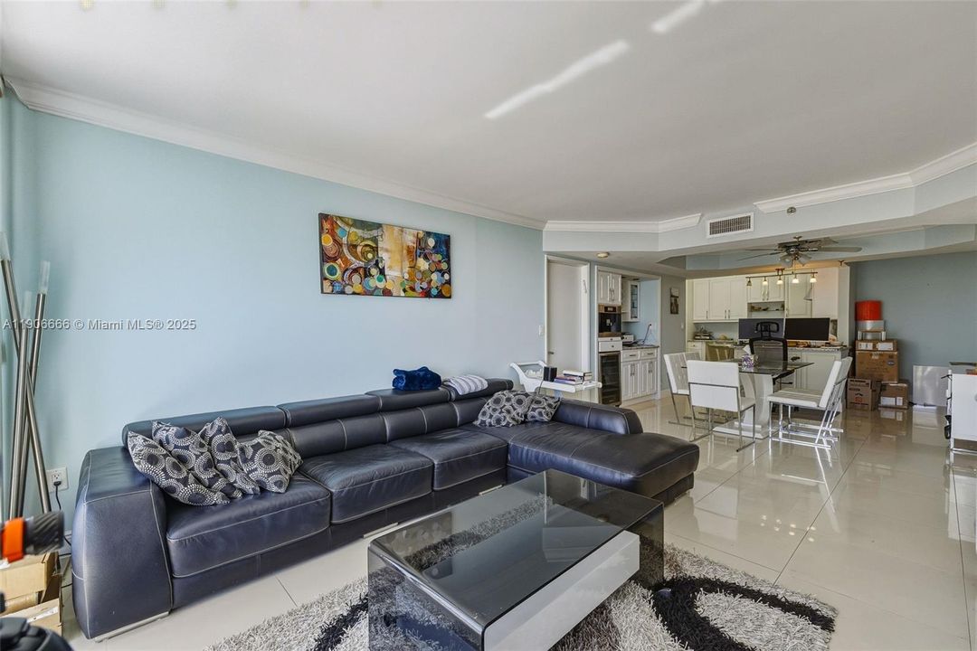 For Rent: $3,500 (1 beds, 1 baths, 962 Square Feet)