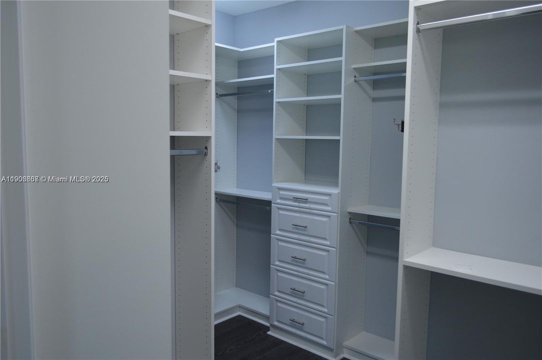 合同活跃: $3,380 (3 贝兹, 2 浴室, 1734 平方英尺)