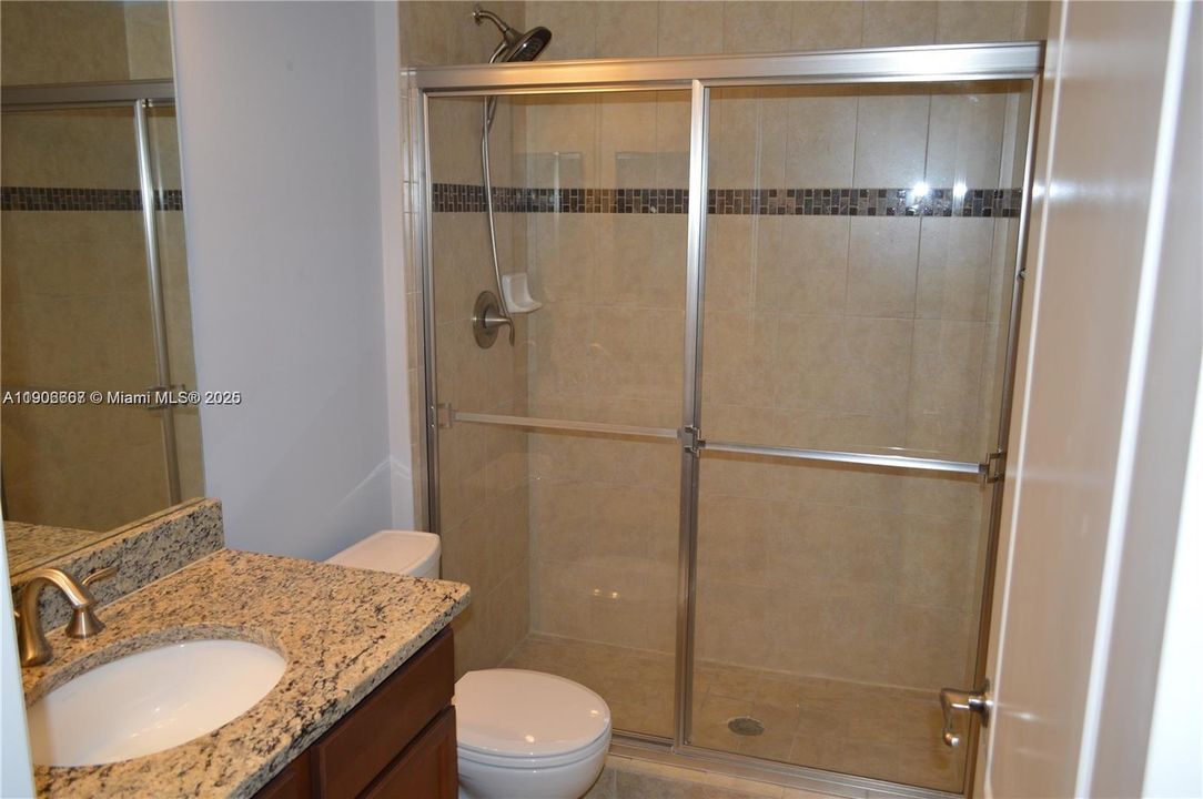 合同活跃: $3,380 (3 贝兹, 2 浴室, 1734 平方英尺)