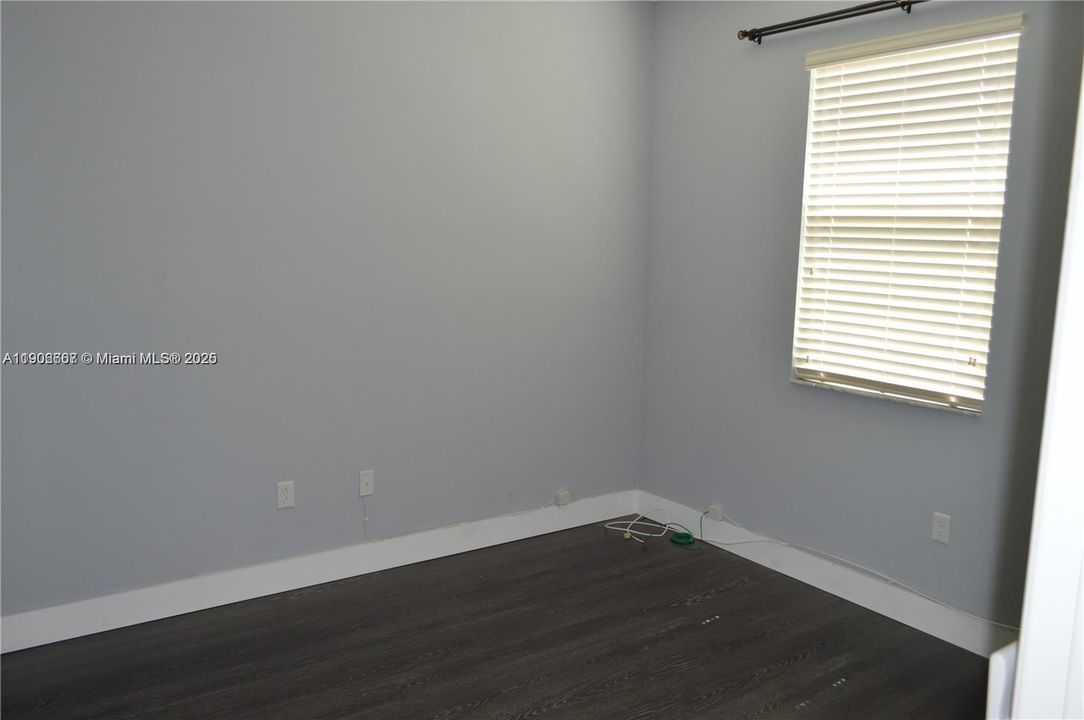 合同活跃: $3,380 (3 贝兹, 2 浴室, 1734 平方英尺)