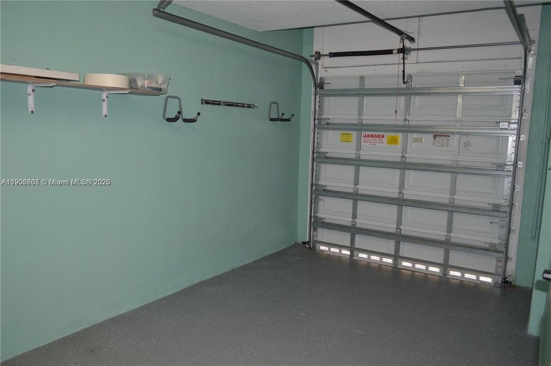 合同活跃: $3,380 (3 贝兹, 2 浴室, 1734 平方英尺)