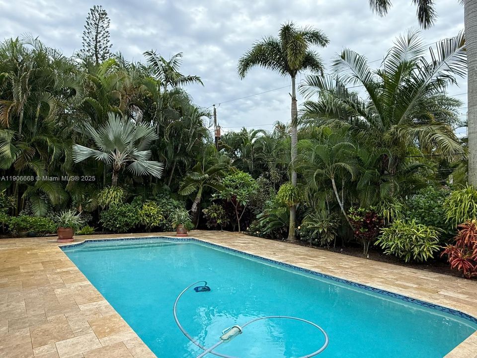 Под контрактом: $4,500 (3 спален, 2 ванн, 2071 Квадратных фут)