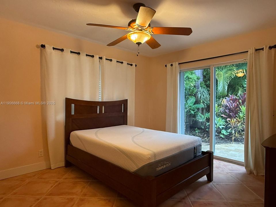 Под контрактом: $4,500 (3 спален, 2 ванн, 2071 Квадратных фут)