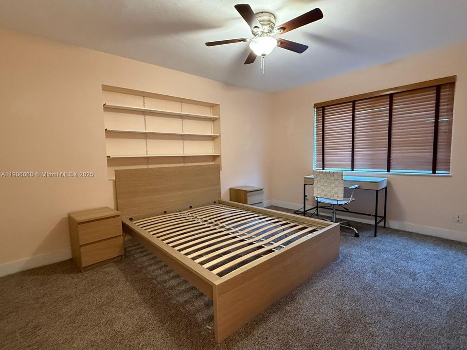 Под контрактом: $4,500 (3 спален, 2 ванн, 2071 Квадратных фут)