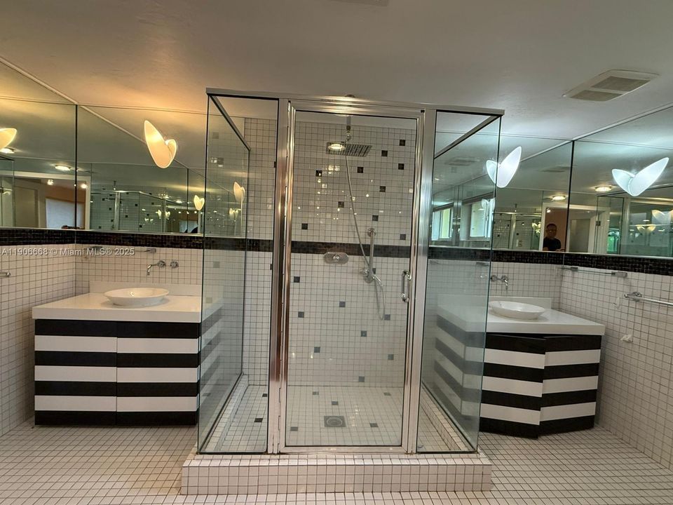 Под контрактом: $4,500 (3 спален, 2 ванн, 2071 Квадратных фут)