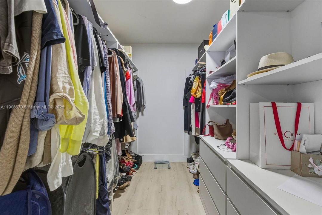 Под контрактом: $500,000 (1 спален, 1 ванн, 905 Квадратных фут)