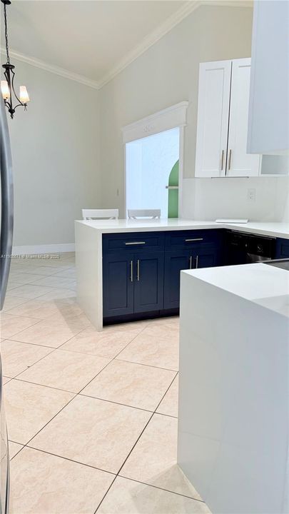 合同活跃: $660,000 (4 贝兹, 2 浴室, 1814 平方英尺)