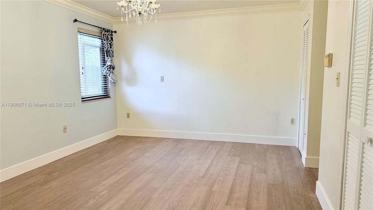 合同活跃: $660,000 (4 贝兹, 2 浴室, 1814 平方英尺)