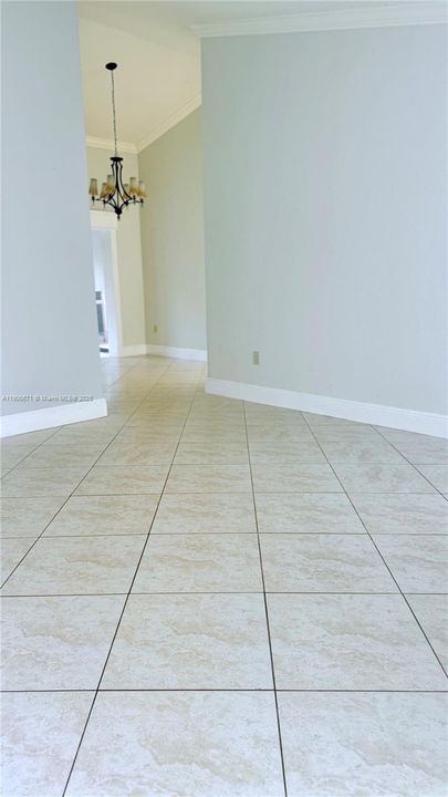 合同活跃: $660,000 (4 贝兹, 2 浴室, 1814 平方英尺)