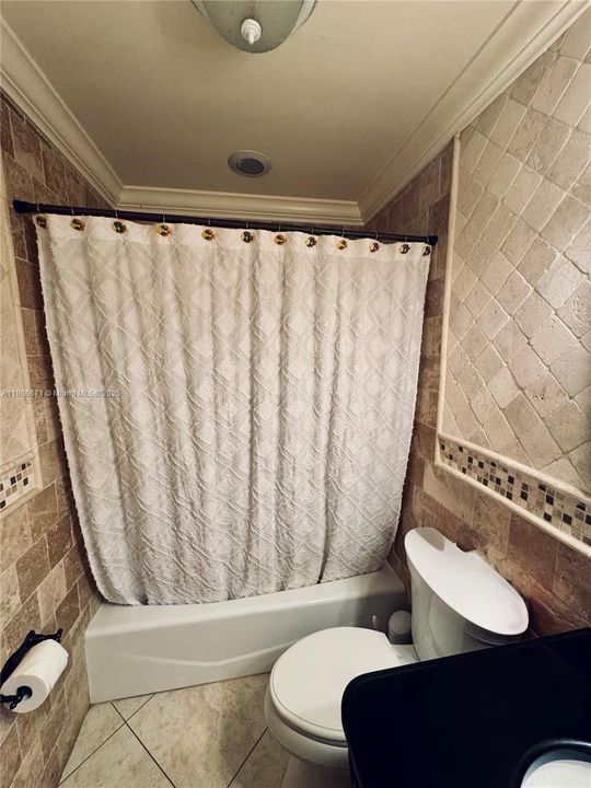 合同活跃: $660,000 (4 贝兹, 2 浴室, 1814 平方英尺)