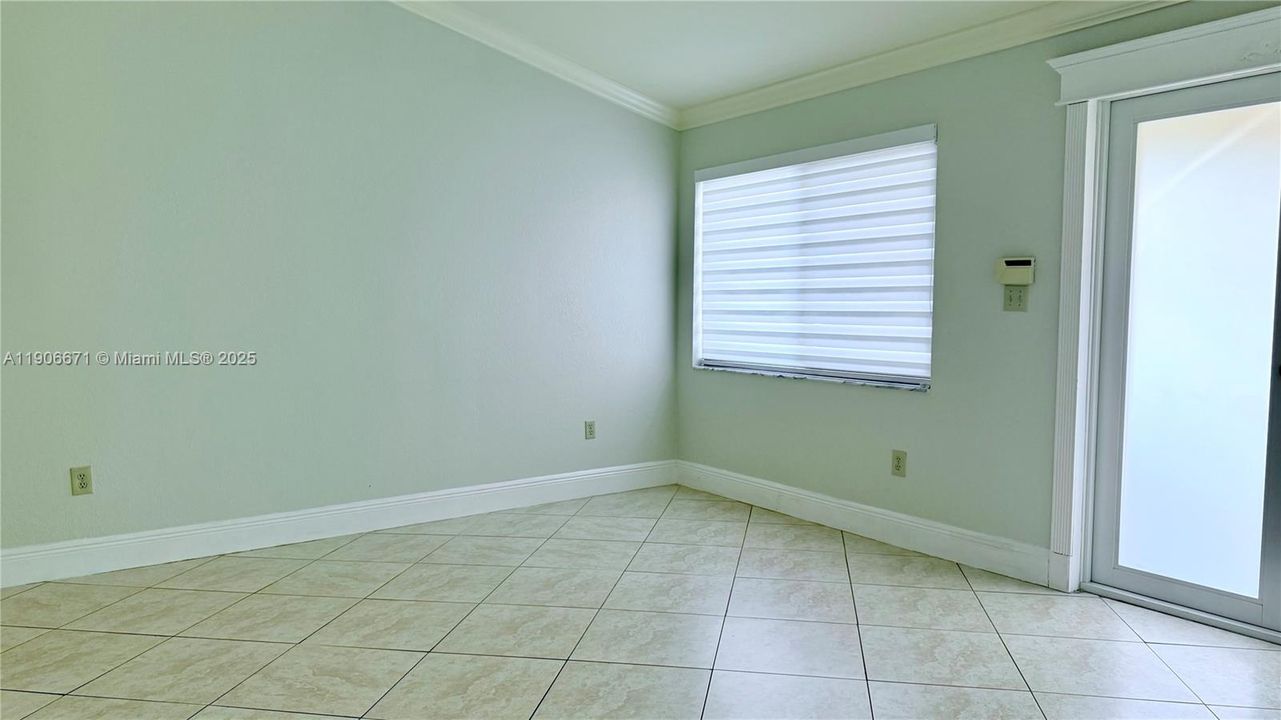 合同活跃: $660,000 (4 贝兹, 2 浴室, 1814 平方英尺)