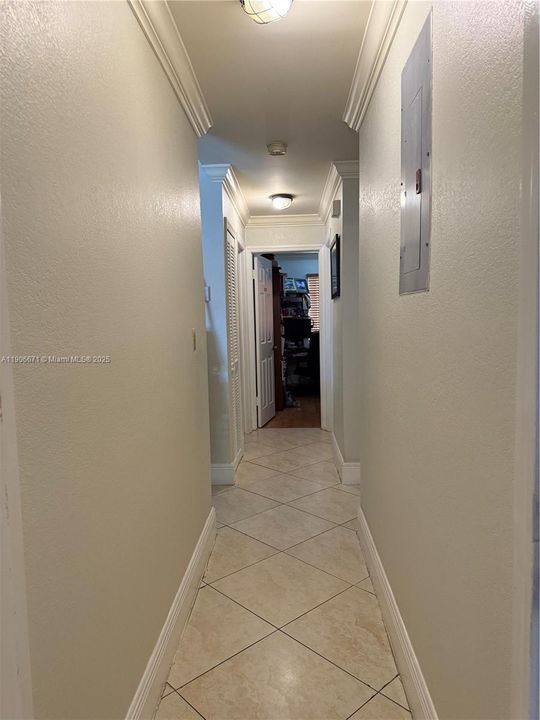 合同活跃: $660,000 (4 贝兹, 2 浴室, 1814 平方英尺)