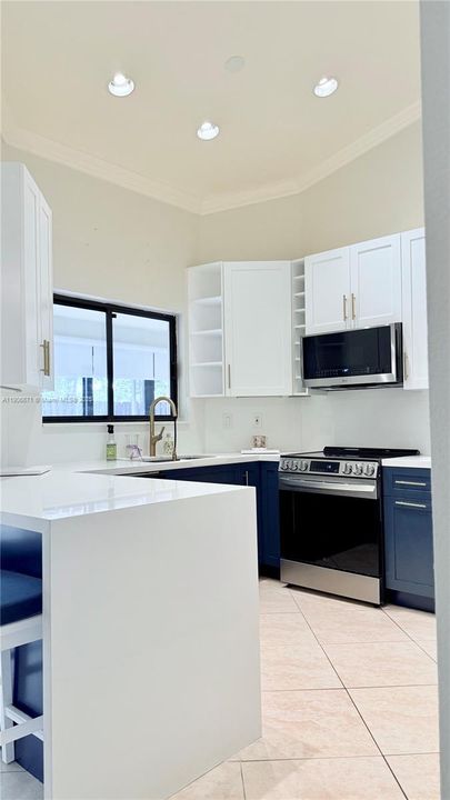 合同活跃: $660,000 (4 贝兹, 2 浴室, 1814 平方英尺)