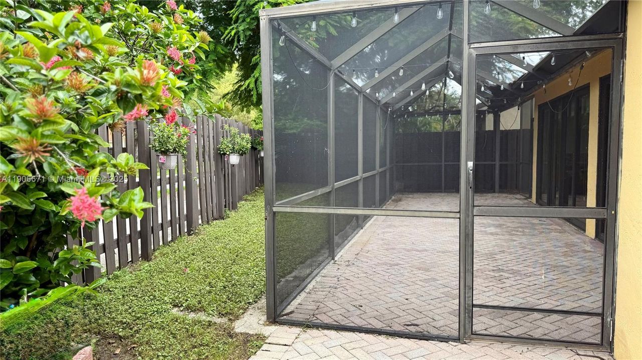 合同活跃: $660,000 (4 贝兹, 2 浴室, 1814 平方英尺)