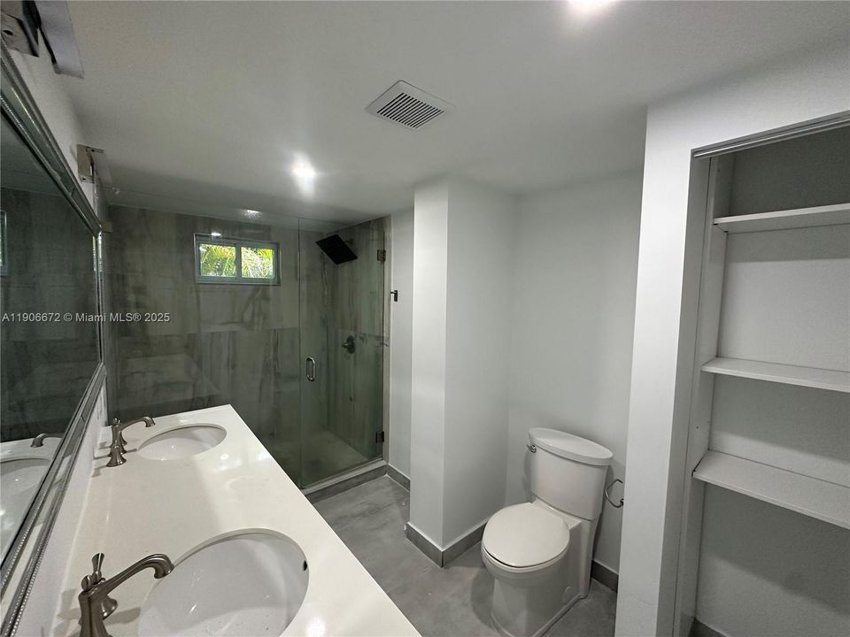 Master/Bathroom 1