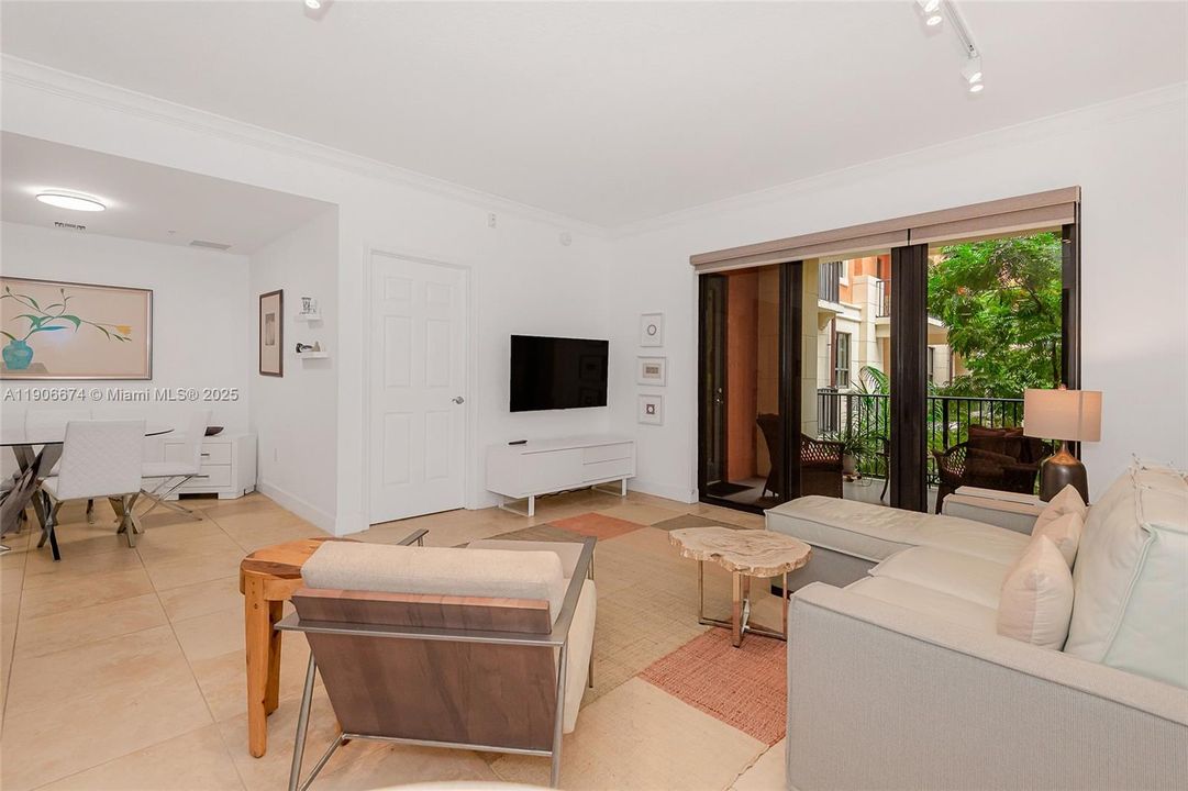 For Sale: $549,000 (1 beds, 1 baths, 929 Square Feet)