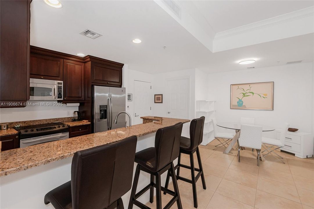 For Sale: $549,000 (1 beds, 1 baths, 929 Square Feet)