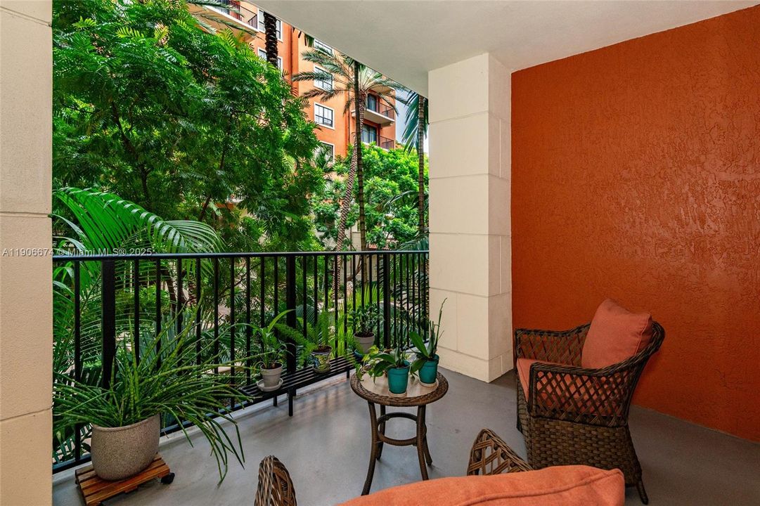 For Sale: $549,000 (1 beds, 1 baths, 929 Square Feet)