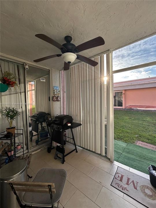 出租: $1,950 (2 贝兹, 2 浴室, 800 平方英尺)