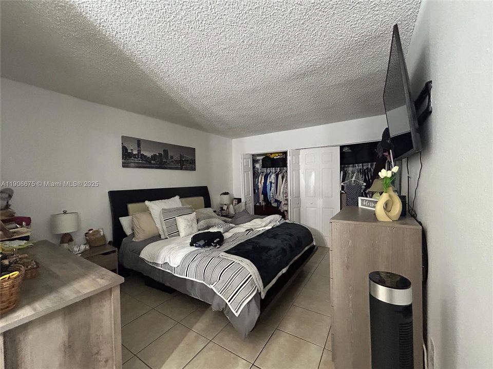 出租: $1,950 (2 贝兹, 2 浴室, 800 平方英尺)