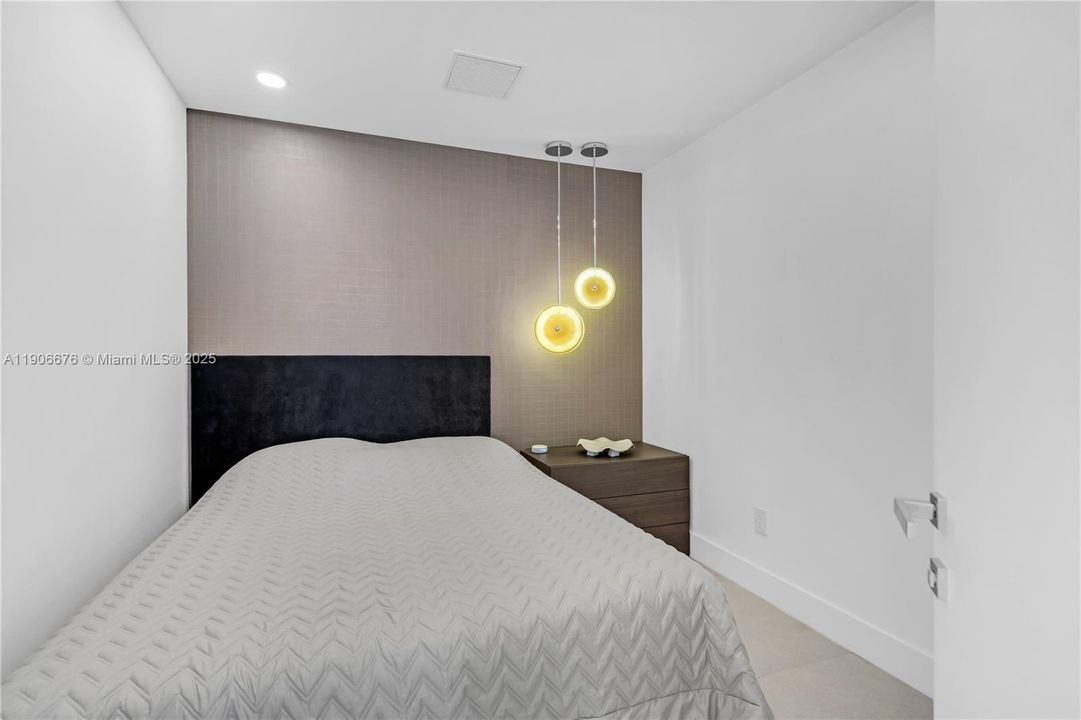 Active With Contract: $16,000 (2 beds, 2 baths, 1628 Square Feet)