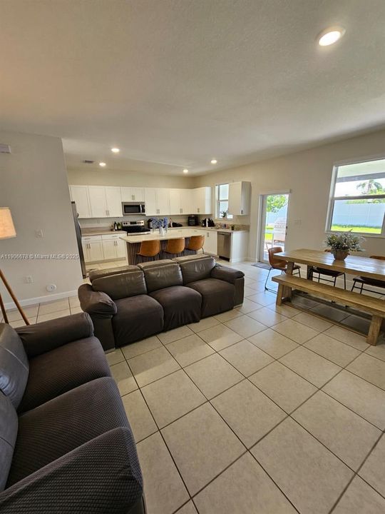 В аренду: $3,725 (4 спален, 2 ванн, 3349 Квадратных фут)