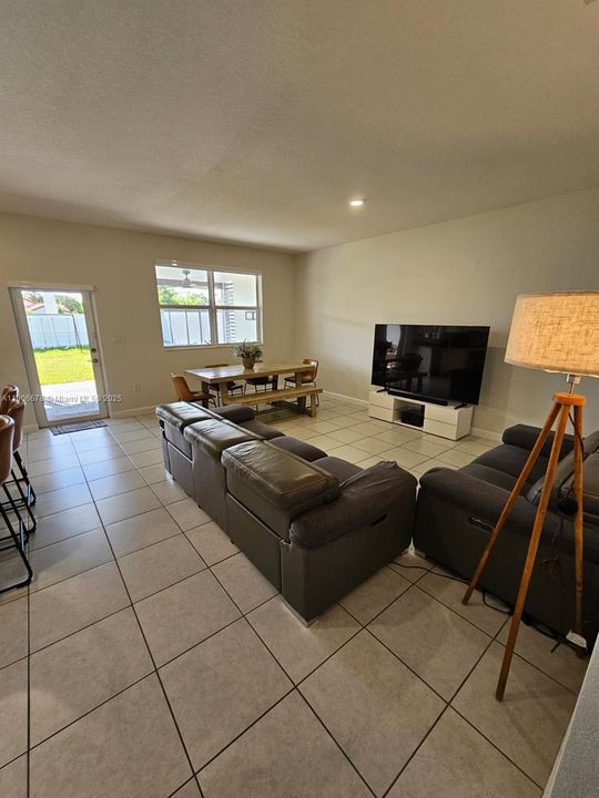 В аренду: $3,725 (4 спален, 2 ванн, 3349 Квадратных фут)