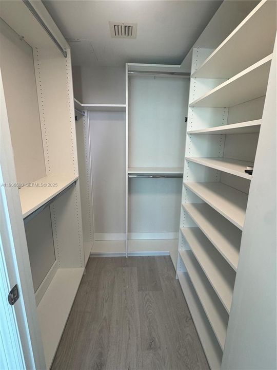 Active With Contract: $3,695 (1 beds, 1 baths, 754 Square Feet)