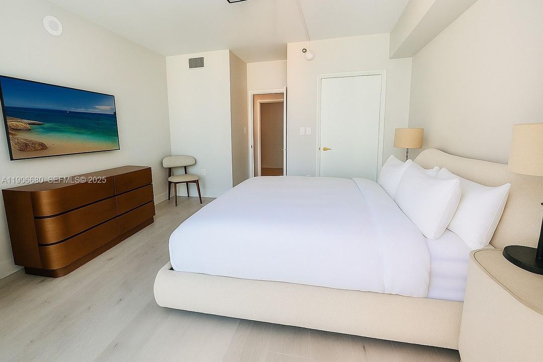 Active With Contract: $3,695 (1 beds, 1 baths, 754 Square Feet)