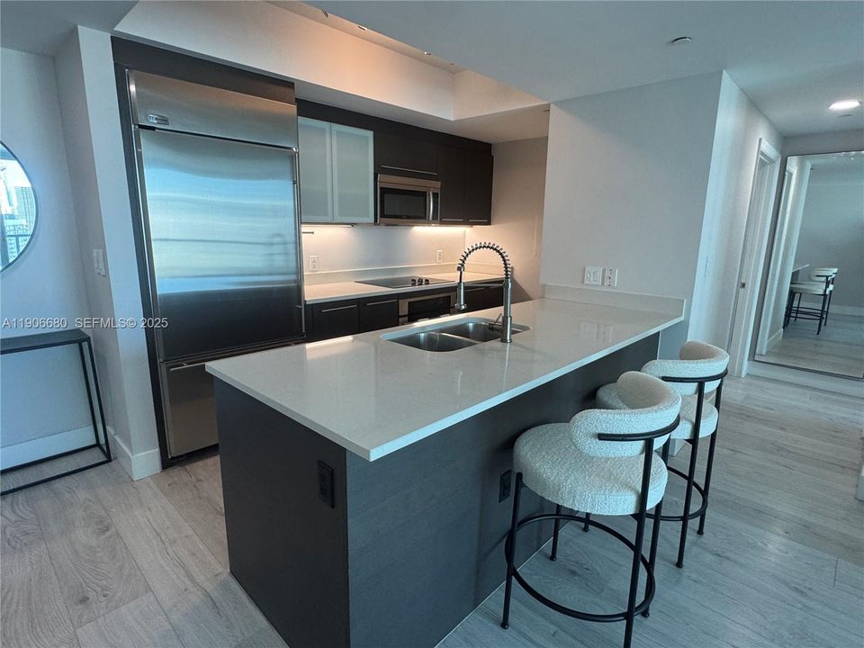 Active With Contract: $3,695 (1 beds, 1 baths, 754 Square Feet)