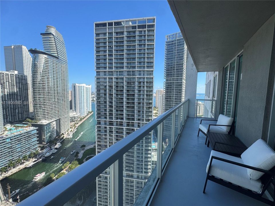 Active With Contract: $3,695 (1 beds, 1 baths, 754 Square Feet)